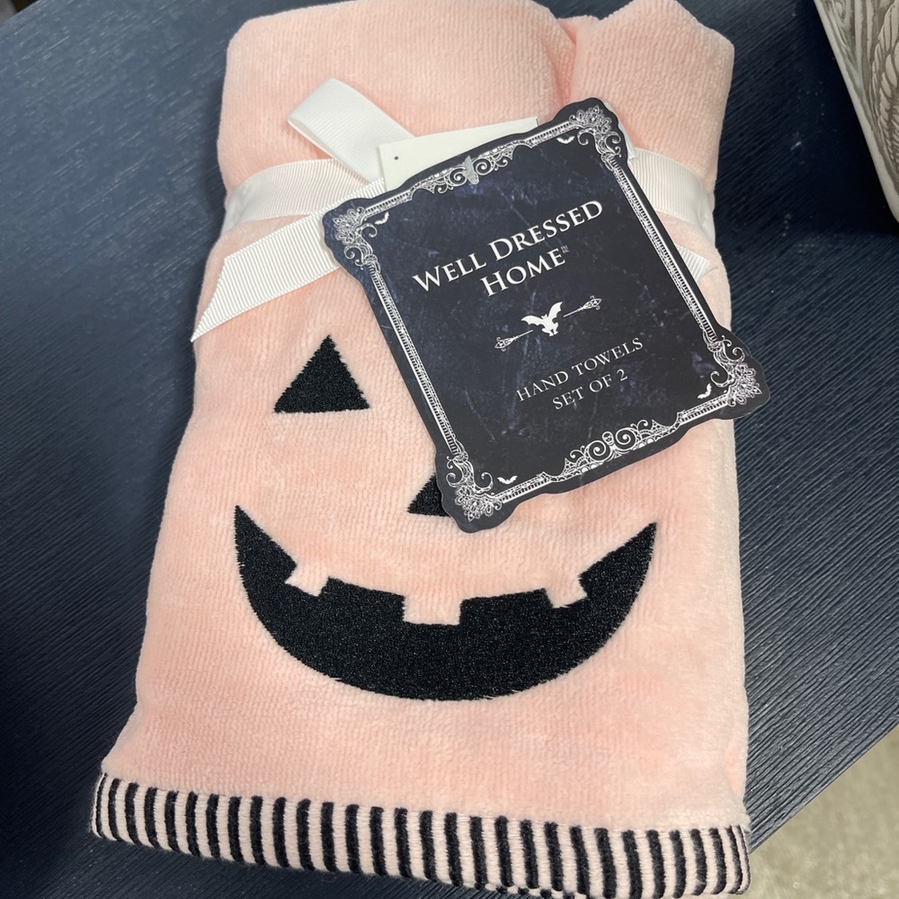 Pink Halloween Pumpkin Jack o’lantern 🩷🎃 set of 2 Pastel Pink Hand Towels NWT